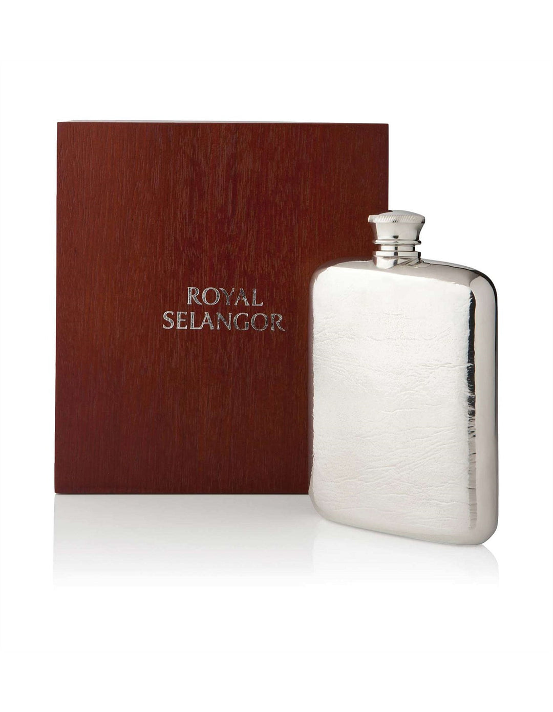 The Royal Selangor Whisky Hipflask, crafted in sleek silver, is displayed before a wooden gift box bearing the Royal Selangor name in silver letters.