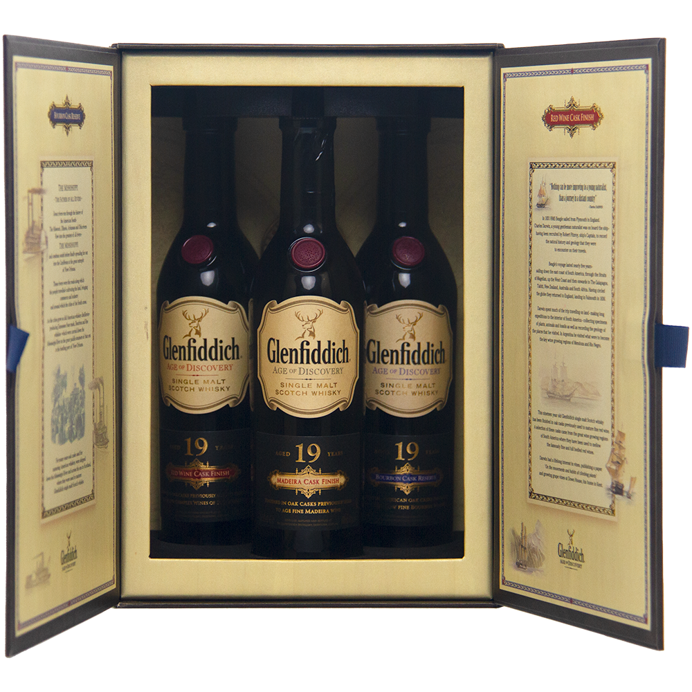 The Glenfiddich Age of Discovery Single Malt Scotch Whisky 3pcs 200ml comes in a decorative gift pack with detailed info inside and displays all three bottles upright when opened.