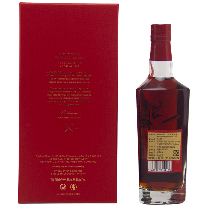 A bottle of Glenfiddich Gran Cortes XXII Single Malt Scotch Whisky stands next to a striking red box with Asian characters. This limited edition features a stag illustration and is finished in rare Palo Cortado casks.