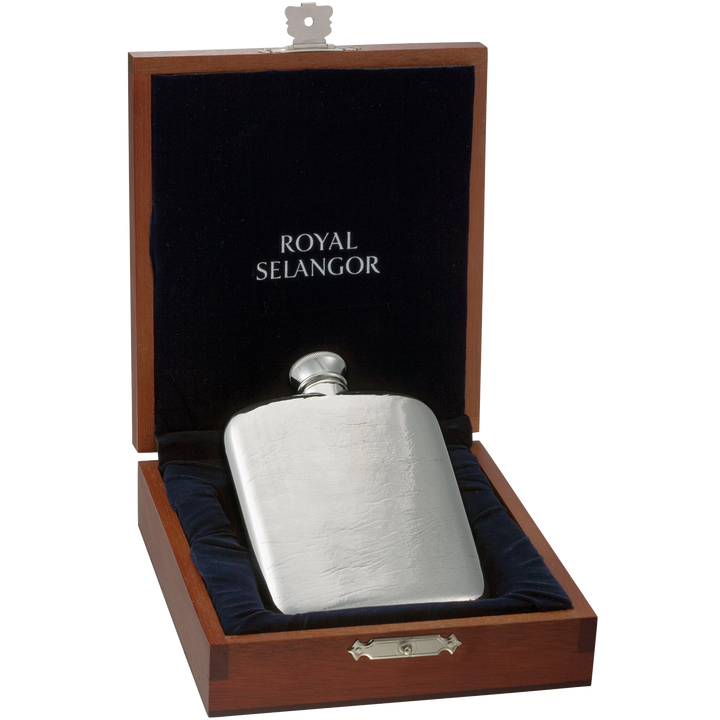 The Royal Selangor Whisky Hipflask comes in a silver finish and is presented in a wooden gift box lined with dark blue velvet, featuring "Royal Selangor" on the inside of the lid.