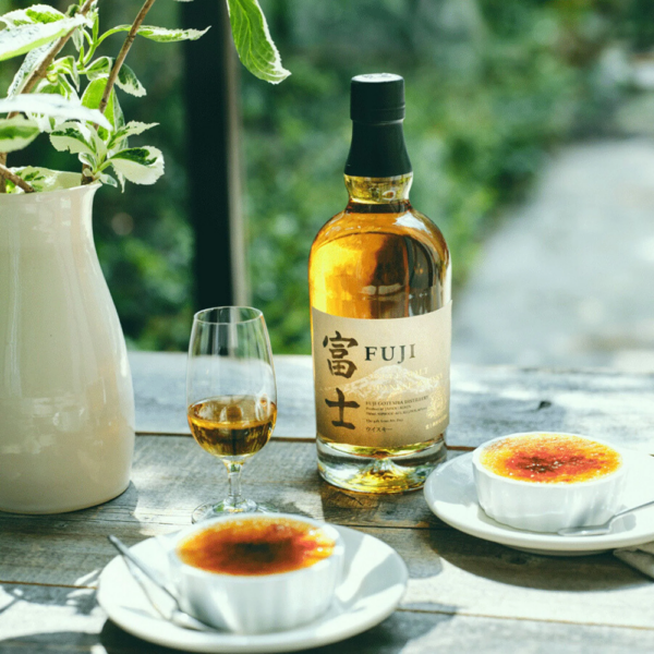 Fuji Single Malt Japanee whisky enjoyed outside with friends - Whisky Estate