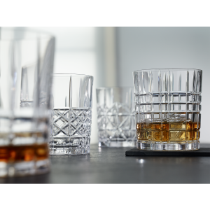 Nachtmann Highland Tumbler set featuring assorted cut-glass tumblers – elegant glassware for serving whisky in style. Perfect for gifts.